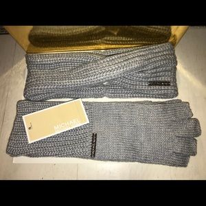 NWT !! MICHAEL KORS FINGERLESS GLOVES AND HEADBAND